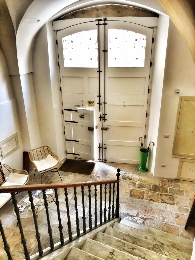 Palazzo Salia Bed & Breakfast เลชเช ภายนอก รูปภาพ