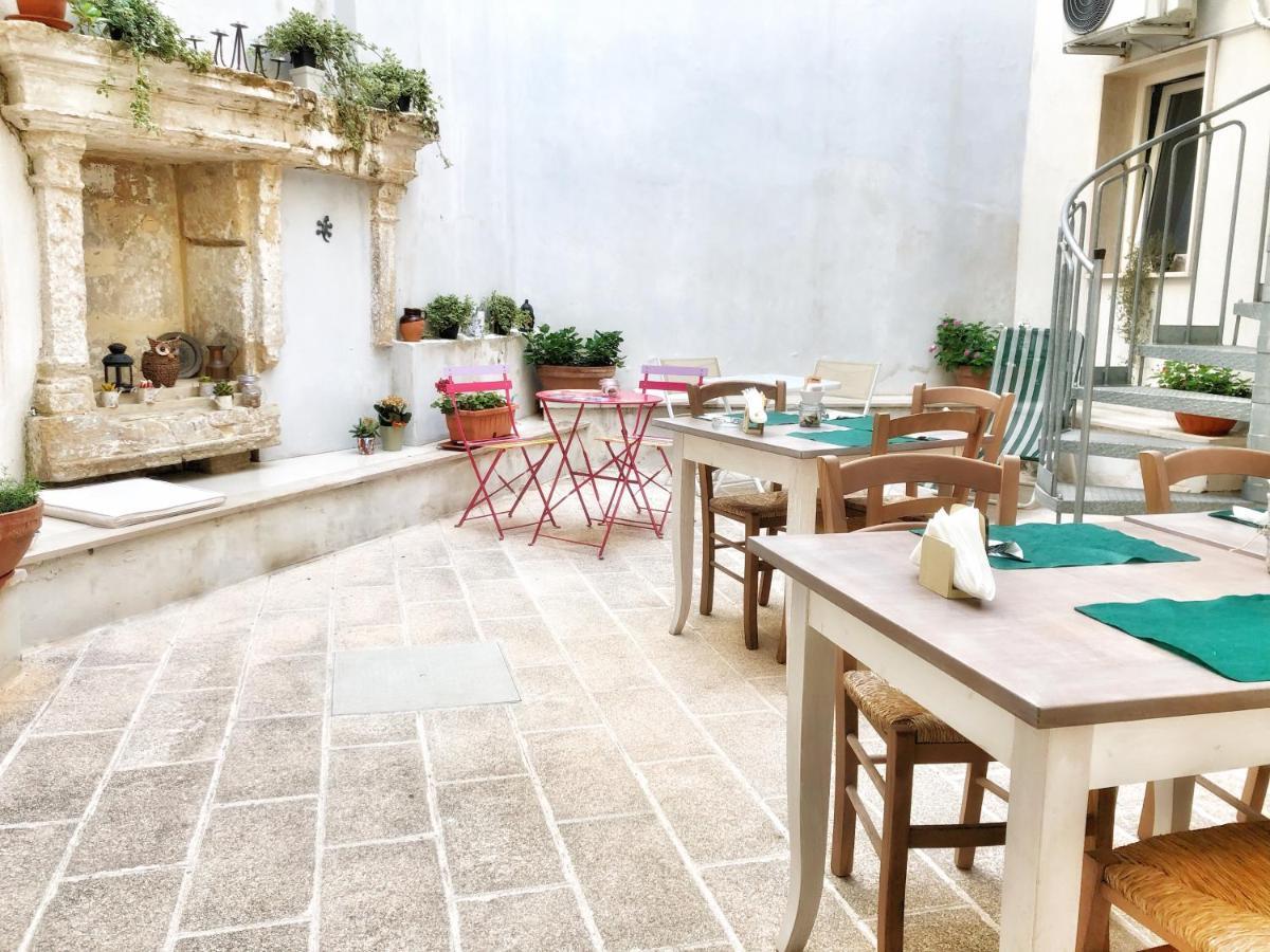 Palazzo Salia Bed & Breakfast เลชเช ภายนอก รูปภาพ