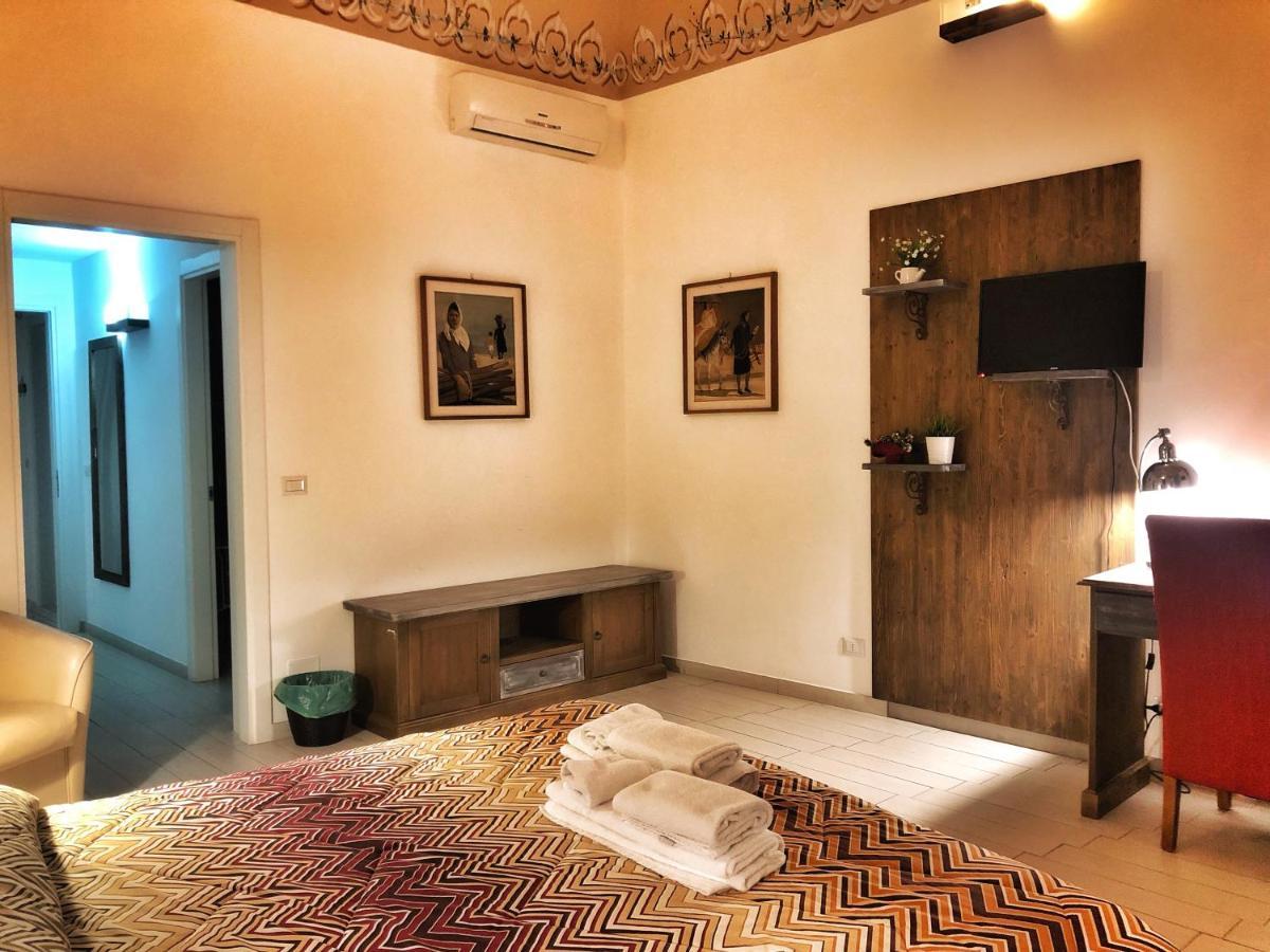 Palazzo Salia Bed & Breakfast เลชเช ภายนอก รูปภาพ