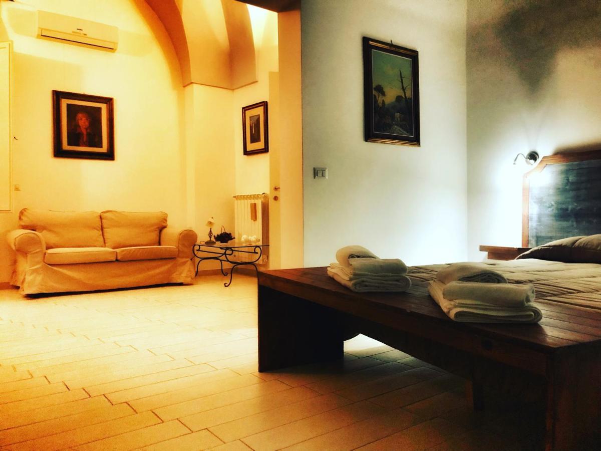 Palazzo Salia Bed & Breakfast เลชเช ภายนอก รูปภาพ